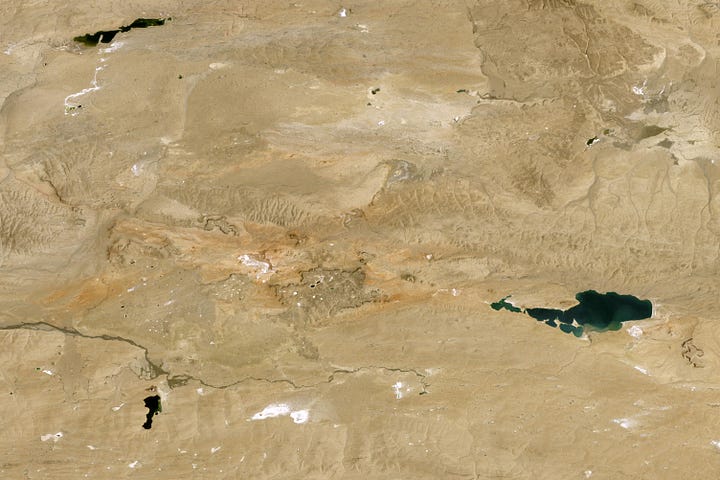  Satellite images of northern Tibetan Plateau in 1994 (left) and 2024 (right)
