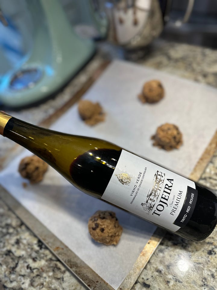 Casa da Tojeira Vinho Verde red wine and cookies