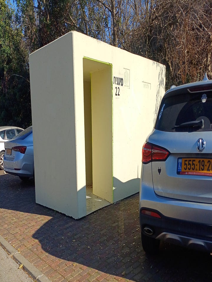 Left : a public shelter; Right: a temporary shelter