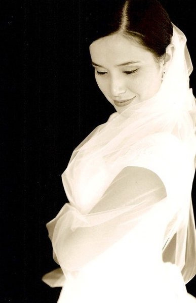 Black and white photos of a bride on her wedding day