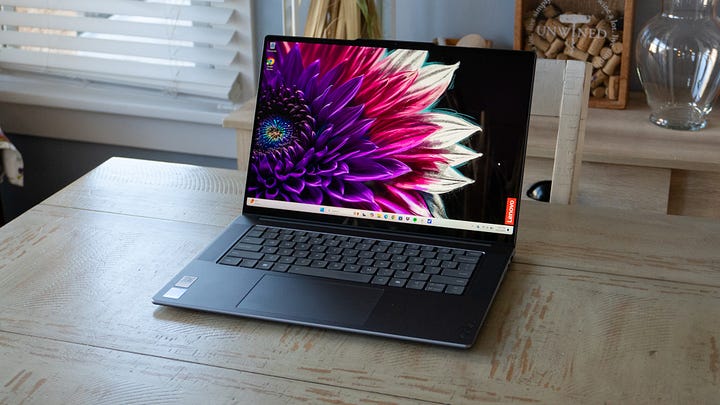 Lenovo Yoga Slim 7i Aura Edition review design