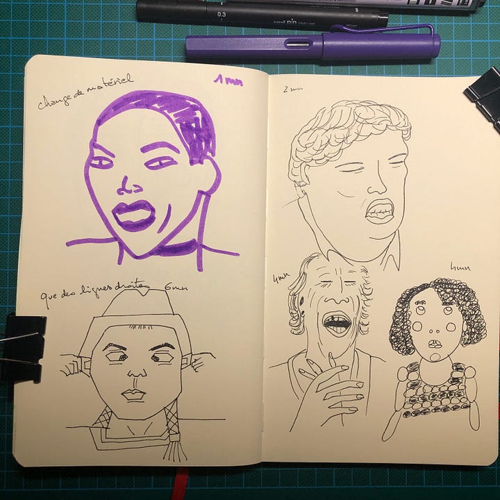 Photos de mon sketchbook posé sur mon tapis de découpe. On y voit les 14 portraits que j'ai dessiné pendant la session, ainsi que les stylos et feutre que j'ai utilisés.