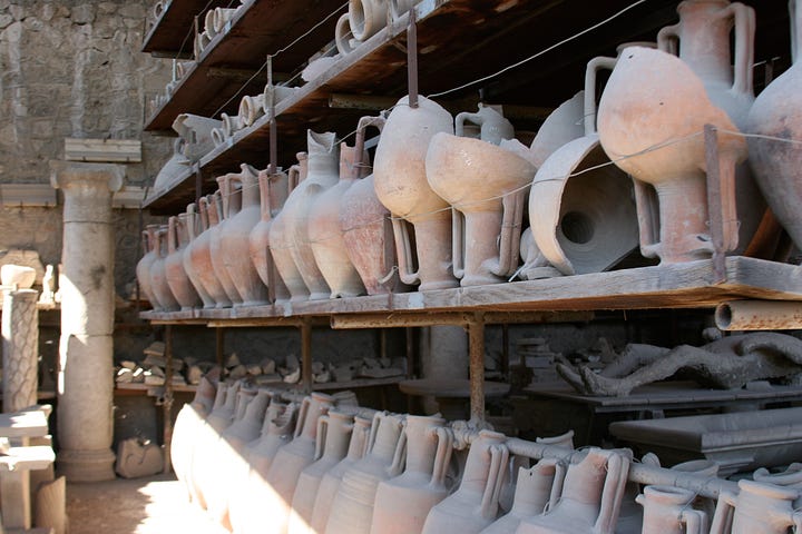 images of the victims and their belongings in Pompeii