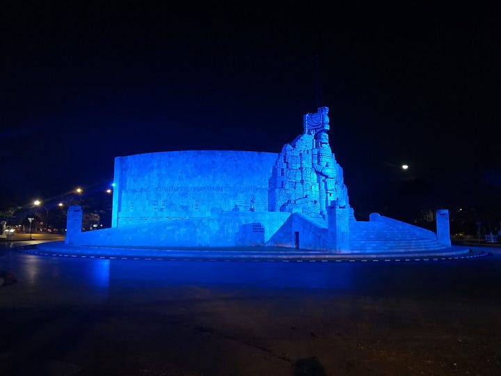 Teatro Isauro Martínez (COA) y El Monumento a la Patria (YUC)