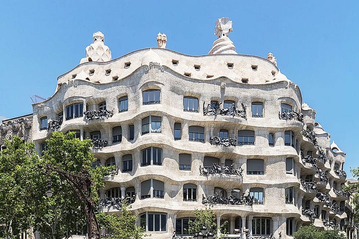 antoni-gaudi-modernista-architecture