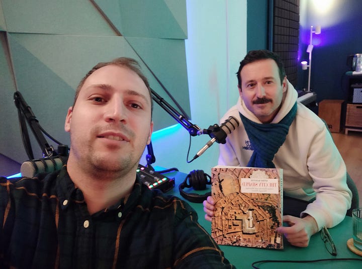 Атмосферата в подкаст студио Синтез. Снимки с гостите по време на записите.
