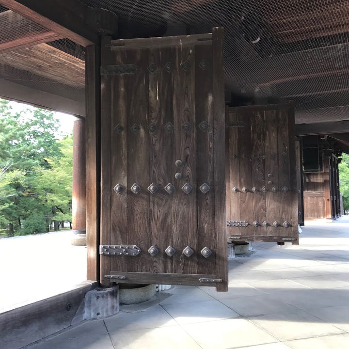 The giant Sanmon gate at the Nanzen-ji temple and the Yasaka Pagoda.