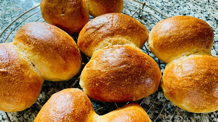 Colonge Rye Rolls and same rolls but as the Cologne Variant of a Halve Hahn with Gouda, Gerkins, Onion and Butter