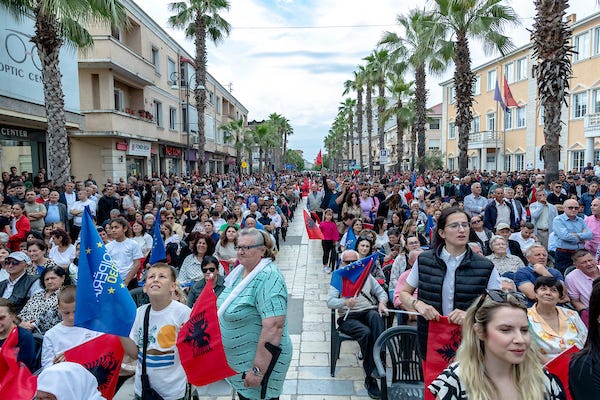 From choreographed crowds to controlled access, these images from Prime Minister Edi Rama’s rally in Kavajë capture the tension between spectacle and surveillance in Albania’s political theatre. (VX Photo/ Vudi Xhymshiti)