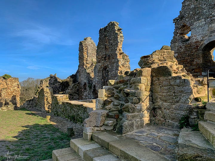 Inside the Guildo castle ruins