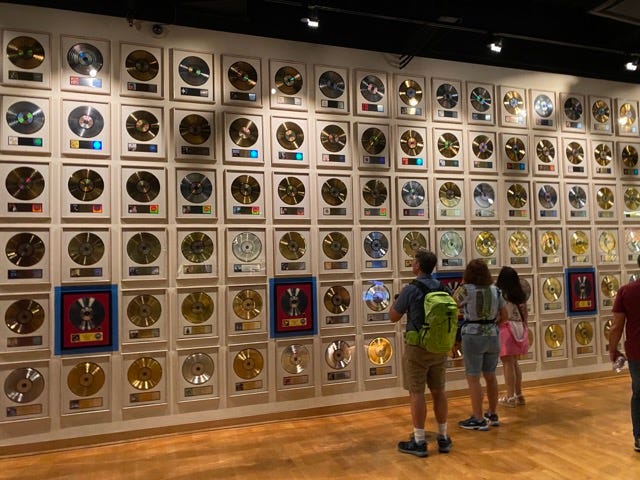 Various photos of Nashville’s tourist highlights, including its signature food “hot chicken,” Country Music HOF exhibits, and its replica of the Greek Parthenon.  