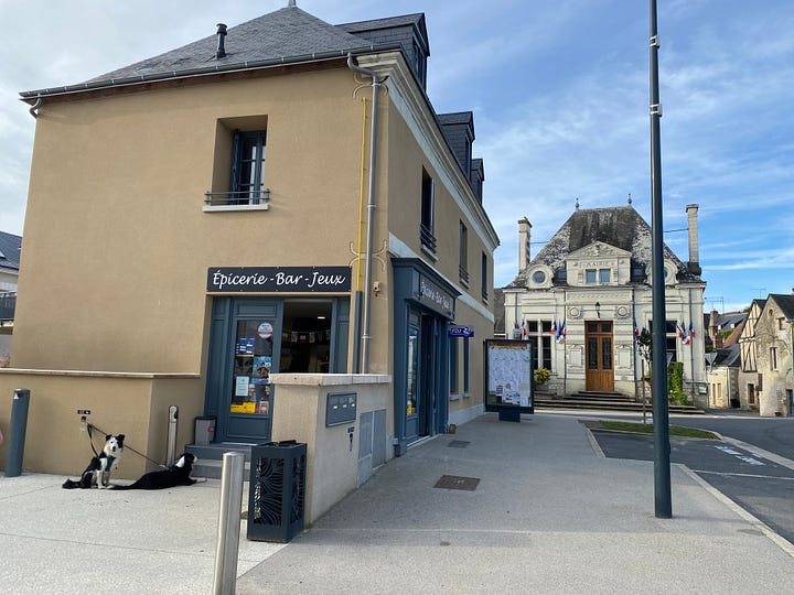 Pain o'chocolat and coffee en Beaumont-a-la-Ronce, France