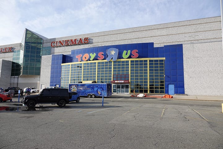 The Retrologist s Notebook Ghosts of Toys R Us in New York City