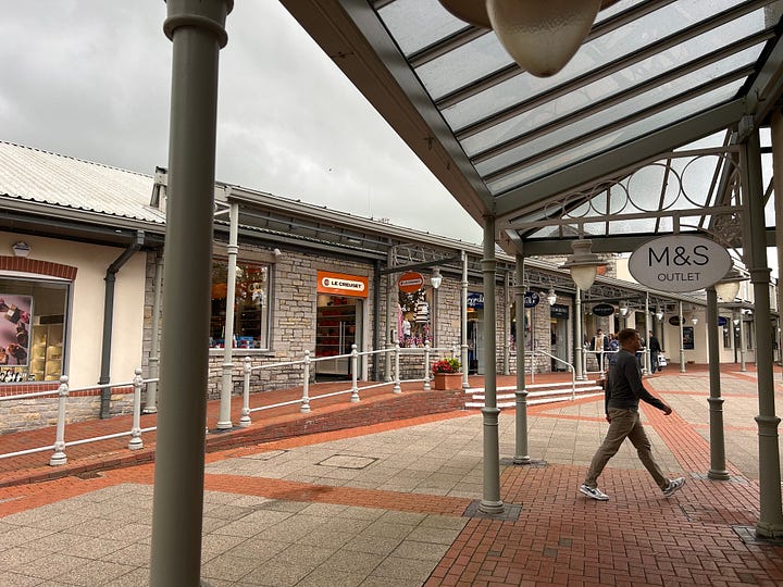 Clarks shopping village outlet