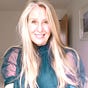 Julie Fowler's avatar
