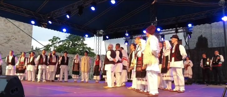 Folklore Dancing from Piskavica.