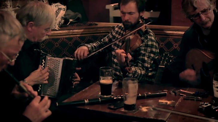 Nothing like Traditional Irish Music in a Pub – Dolan’s pub (Limerick, Ireland)