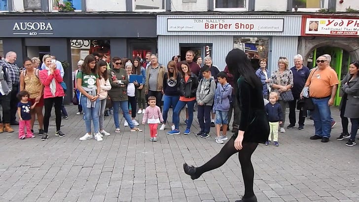 Irish Dancing Toddler lights up the streets of Galway