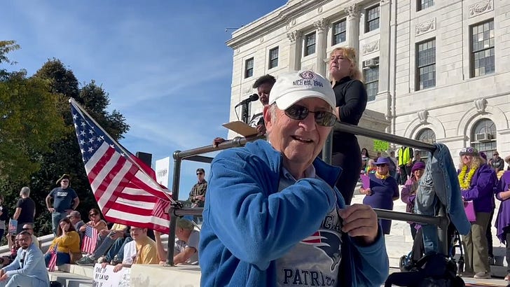 Video and Photos of the No Kings rally in Providence, Rhode Island